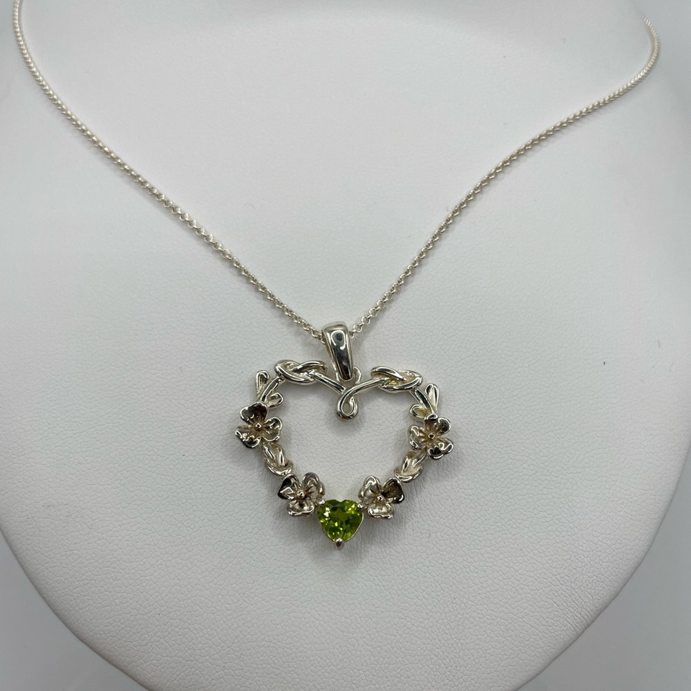 Vintage Ireland Open Heart Flowers
Accented Peridot Sterling Silver Necklace
